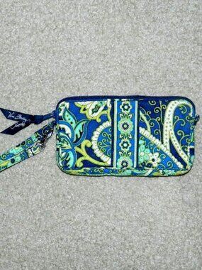VERA BRADLEY Wristlet Rhythm & Blues retired pattern like new Made in USA